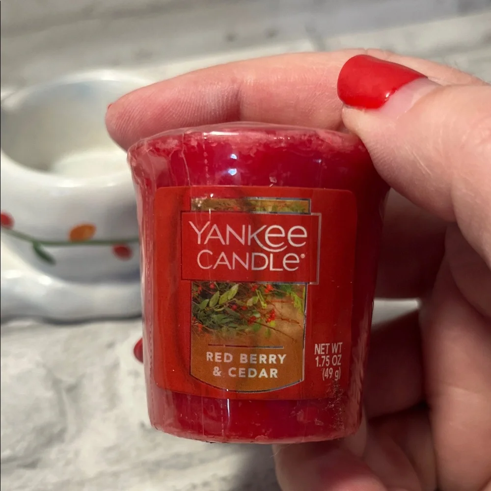 Yankee Candle Festive polar  Bear with Red Candle red berry & cedar votive xmas